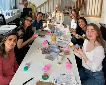 Couple making soap together at a Sparkling Mosaic workshop in Amsterdam